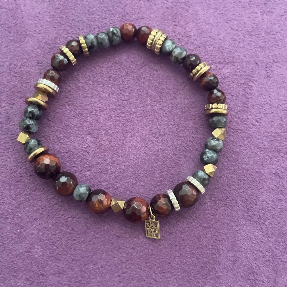 Grace & Heart’s “Eye of the Tiger Stretch Bracelet”